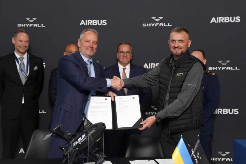 Zelensky skizzierte die Armeereform der Ukraine, darunter höhere Bezahlung, feste Servicebedingungen, neue Verträge und erweiterte ausländische Rekrutierung.