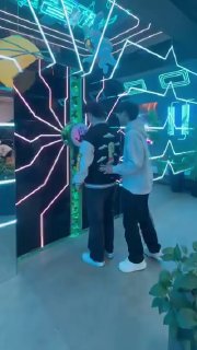 There is an immersive attraction in Luoyang, China, called Illusion Space, featuring 360° digital projections and laser effects.It transforms the space into surreal sci-fi worlds…without a VR headset.Science and facts💡