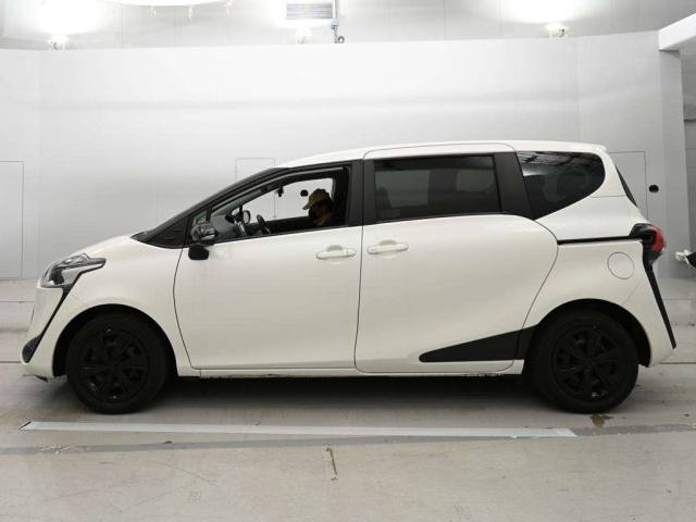 Toyota Sienta 2022 фото 6