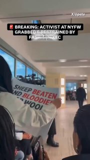 🇬🇧 Pizza slicer? A Deliveroo rider was stopped by police in the City of London after allegedly running a red light.Officers searched him and found a six-inch knife..Ridwan Abdilahi, 23, was charged with possession of a bladed weapon and remanded in custody for sentencing.Follow main channel -> LiveLeak Follow private channel -> LiveLeak Private