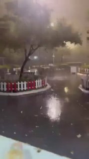 סופת הוריקן חזקה פגעה באנטליה, טורקיה, והרגה ארבעה בני אדם ידוע גם על נפגע אחד. ואנשים במוקד הסערה חולקים ק…