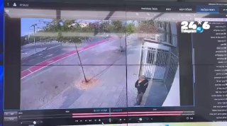 🇮🇱 הבוקר התקבל דיווח במוקד המשטרה על אירוע חטיפת נשק ממאבטח בית ספר ברחוב יהושע יגל בגבעת שמואל. התיעוד.