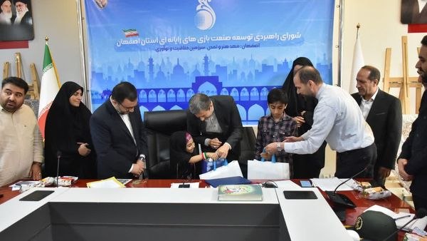 اخبار اصفهان: اصفهان الگوی ملی صنعت بازی‌های رایانه‌ای می‌شود 🔹مدیرعامل کانون پرورش فکری کودکان و نوجوانان و معاون وزیر آموزش و پرورش،