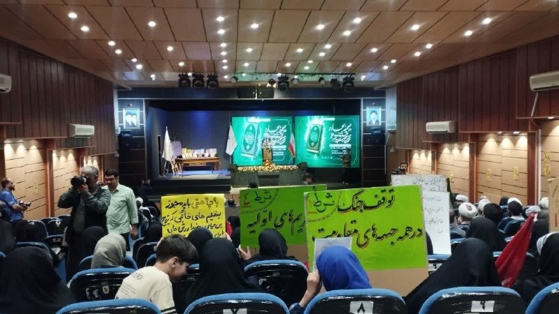 نوید یزد کانالی اجتماعی وفرهنگی.کانالی برای همه سلیقه ها: 🔴 افراد معترض به همه چیز در جلسه عمومی سخنرانی وزیر ارشاد در یزداعتراض تعدادی از حاضران در جلسه صحیفه سجادیه با سخنرانی