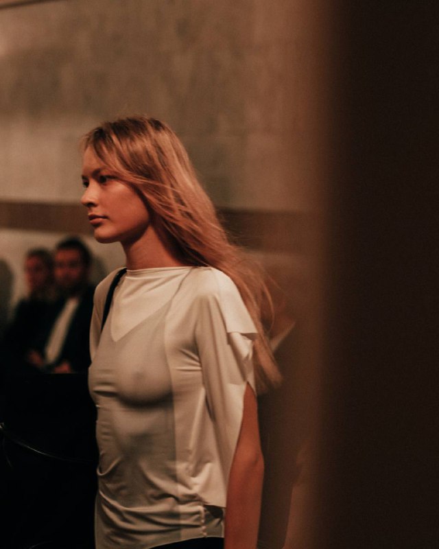 Ваша гостья Мария Туева 🌹Яндекс Маркет провел в Санкт-Петербурге показ сезона «осень-зима 2025/26» с актуальными коллекциями от локальных и зарубежных брендов.Мероприятие Fashion Show прошло в Российской национальной библиотеке — и впервые в Северной столице.Всего в показе были представлены 100 образов из коллекций 60 брендов. Среди них как молодые локальные марки, так и крупные бренды, родом из Петербурга. Также на подиуме появились образы из Ultima Яндекс Маркета и коллекции популярных зарубежных брендов. За все образы отвечали стилисты Никита и Илья Хованские (номинанты рейтинга Forbes «30 до 30» 2025 года, в категории «Мода и дизайн»), а продюсером показа выступил Артем Кривда.P.S. По волосам — мы все еще в депрессии 🥀Ваша гостья Мария Туева 🌹Яндекс Маркет провел в Санкт-Петербурге показ сезона «осень-зима 2025/26» с актуальными коллекциями от локальных и зарубежных брендов.Мероприятие Fashion Show прошло в Российской национальной библиотеке — и впервые в Северной столице.Всего в показе были представлены 100 образов из коллекций 60 брендов. Среди них как молодые локальные марки, так и крупные бренды, родом из Петербурга. Также на подиуме появились образы из Ultima Яндекс Маркета и коллекции популярных зарубежных брендов. За все образы отвечали стилисты Никита и Илья Хованские (номинанты рейтинга Forbes «30 до 30» 2025 года, в категории «Мода и дизайн»), а продюсером показа выступил Артем Кривда.P.S. По волосам — мы все еще в депрессии 🥀