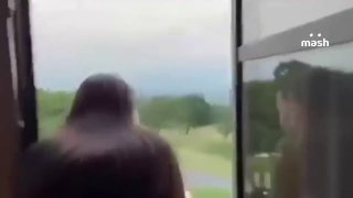 Опубликовано видео начала конфликта в Грузии, в результате которого туристке из России сломал нос брат жениха. На кадрах видно, как пострадавшая просто машет молодожёнам. В ответ её оскорбляют и запрещают говорить на русском. Запись сделана подругой жертвы