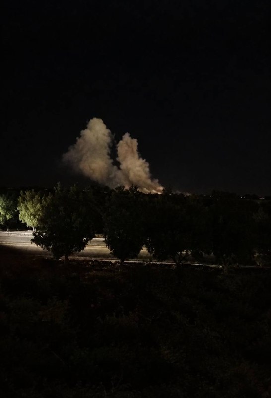 איראן: לפחות ארבעה טילים מכוונים לבסיס ג'סק של כוחות הצי בבנדר ג'סק, לפי דיווחים מתקפה אמריקאית