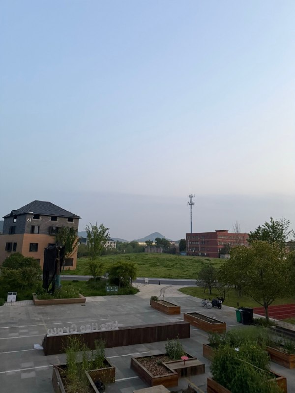 今天在良渚参加分身互联网暨 Second Me 客厅发布会，很喜欢这种有点村味的朋友聚会式的活动