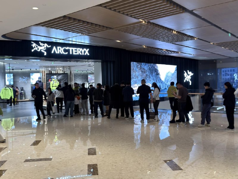 为什么济南的始祖鸟都要排队的...又不是日本代购...真的是公务员最爱的品牌？