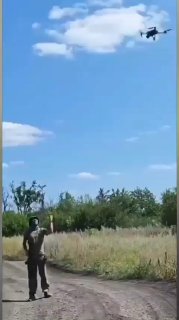 פלאש מוב חדש מהחבר'ה מהחזית: הם מקליטים סרטון עם הסאונד "מה שעשיתי כדי לשרוד בחיים הבוגרים האלה...", כדי שה…