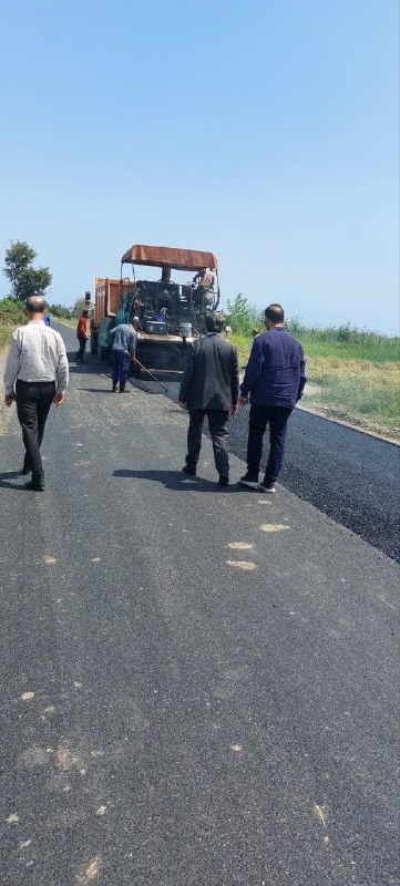 رسانه خبری "راه تالش": ❌بازدید امانی از روند روکش آسفالت مسیر روستای خلیفه کری و میانکوه تالش✍مهندس شهرام امانی مریان بخشدار مرکزی تالش به اتفا