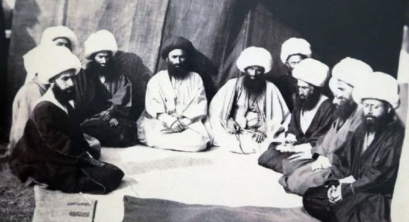 وارثون: ✅آیت الله حقشناس:حاجی اشرفی استاد همان کسی بود که یک کاغذ برای حضرت ثامنالحجج نوشت و به یکی از رفقا که مشرف میشد، گ