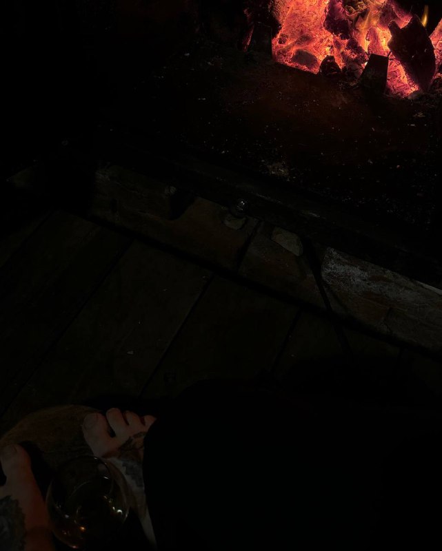 Без связи так хорошо, но без десятка параллельных переписок тревожно🤡Без связи так хорошо, но без десятка параллельных переписок тревожно🤡