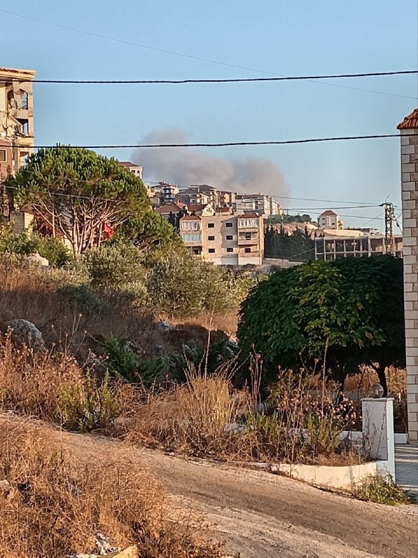 תקיפה אווירית דחופה של ישראל בפאתי העיירה נבטי אל-פאוקה, דרומית ללבנון.