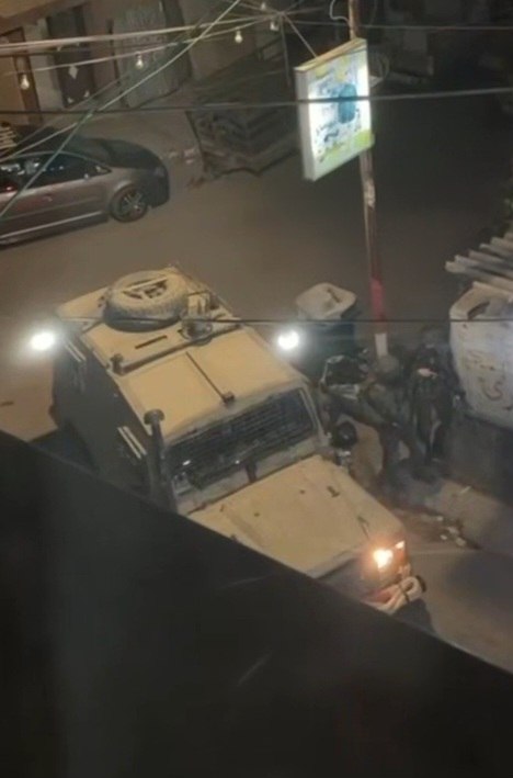 A part of the IDF storms the al-Qara'an neighborhood in the city of Qalqilya.