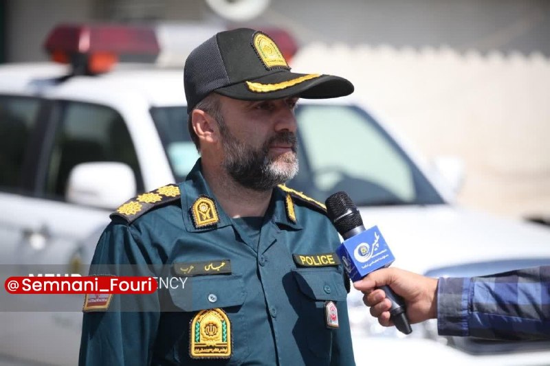 سمنان فوری: دستگیری سارقان انگشترهای نقره‌فروشی در سمنان🔹فرمانده انتظامی سمنان از دستگیری سارقان انگشترهای یک مغازه نقره‌فروشی در با