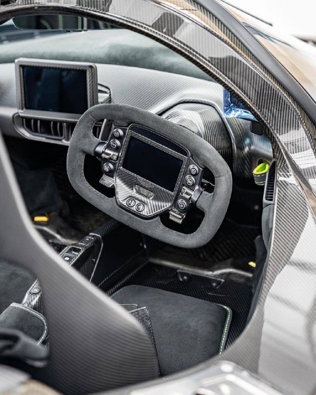 Aston Martin Valkyrie 8
