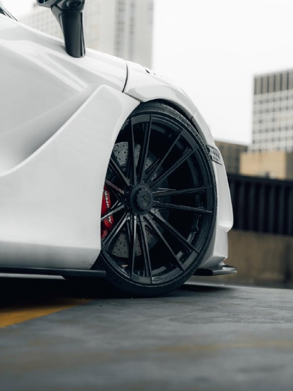 Один из 15 McLaren 720 N-Largo 7