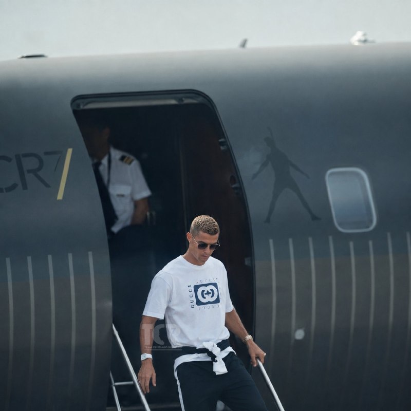 CR7 NEWS: حضور حضرت عشق توی پاریس با جت شخصیش🤍------------🇵🇹 ســـے آر ســـون نـــیـــوز@CR7_NEWS