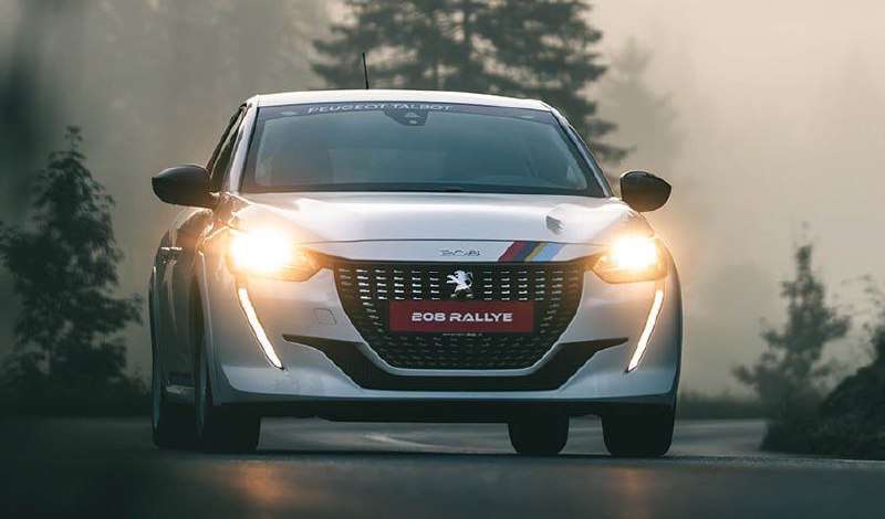Хэтчбек Peugeot 208 получил спортивную версию в ретро-стиле 7