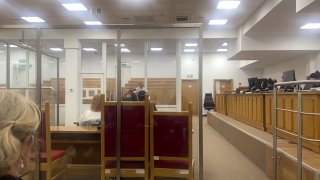 «Делали ради денег». Что рассказали двое обвиняемых по делу об отправке посылок со взрывчаткойОкружной суд Варшавы продолжает рассматривать дело в отношении четырех украинцев и одного россиянина, которых обвиняют в отправке посылок со взрывчатыми и горючим