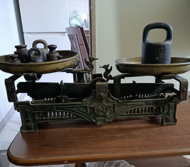 Продаю старинные антикварные весы. Цена договорная. Звонить 597 101 898 или писать в личку — фото 1