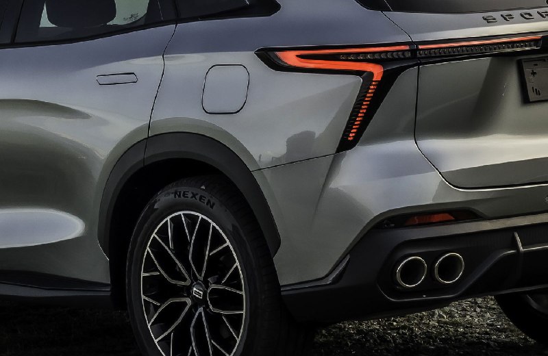 Редакция считает, что сегмент Д‑SUV с тремя рядами — это
