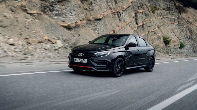 «АвтоВАЗ» назвал цену Lada Vesta Sportline — за него просят 2 175 900 рублей.