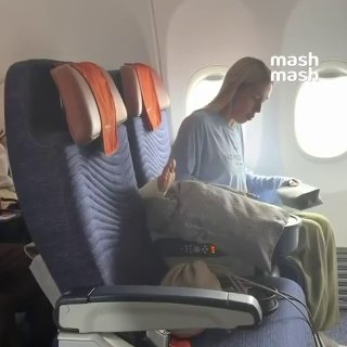 Ольга Бузова и Ксения Собчак получили 10,5 миллиона рублей на двоих за проведение корпоратива в честь 30-летия омского торгового дома "Шкуренко". Певица приехала на мероприятие на костылях — за это организаторам пришлось накинуть ей +500к к гонорару.По дан