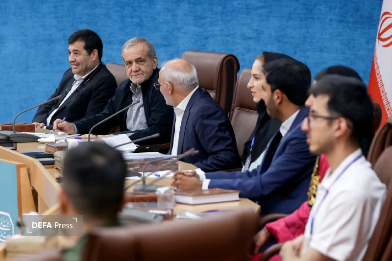 خبرگزاری دفاع مقدس: 💢پزشکیان: امضای توافقنامه از روی منطق بود/ هرگز تسلیم دشمن نمی‌شویم🔸رئیس‌جمهور در دیدار با جمعی از نوجوانان و جوانان افت