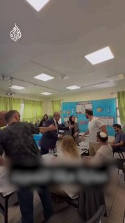 אתה חוסם את ההצבעה בכוונה". הנציג הערבי בכנסת ישראל, אחמד טיבי, מוחה על שיבוש הליך ההצבעה.