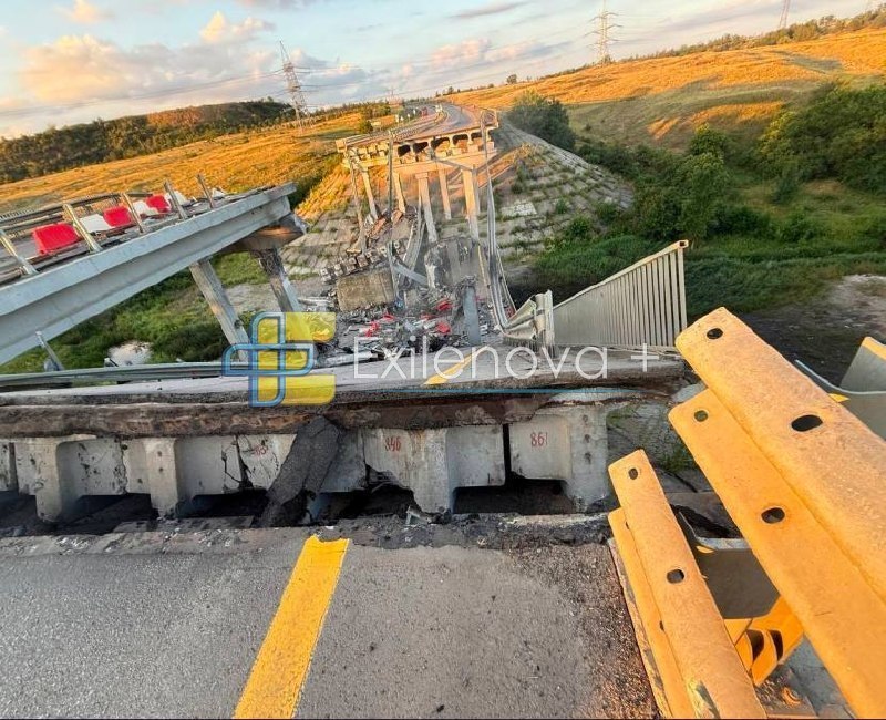 ❗️Ukraine's Security Service (SBU) said its drones struck aircraft shelters at the Saky air base in occupied Crimea.