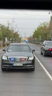🎥 The vehicles that carried the delegation of "Yitzhak Herzog", the head of Israel, during the trip to Hungary, drove through the streets without the flag of this regime; An issue that speaks of the anti-Israeli atmosphere in this European country.