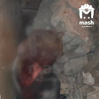 Душераздирающее видео из Старобельска. На кадрах — спасатели достали студентку из-под завалов общежития, по которому ударили беспилотники ВСУ. Первое, о чем просит девушка, помочь не ей, а достать подругу, которую полностью завалило обломками.❤️ Если не за