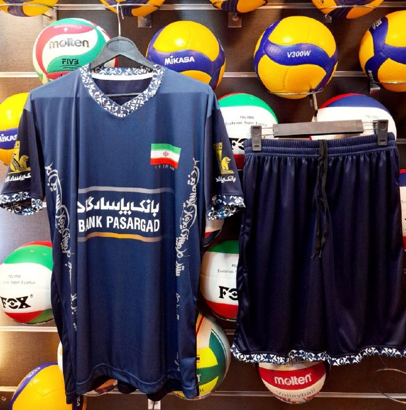 🏐 جهان والیبال 🏐: 👕 پیراهن + شورت طرح تیم ملی والیبال ایران 🏐🇮🇷📏 سایزبندی کامل (لارج تا سه ایکس لارج)🎨 رنگ سرمه‌ای🔵🧶 پارچه: فلامنت اعلا👌💰 