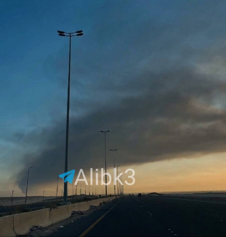 תמרות עשן עולות בכווית כתוצאה מהתקפות איראן