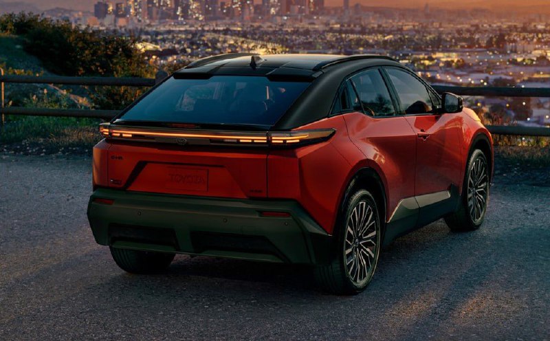 В США представлена новая Toyota C-HR 2