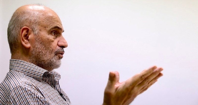 پوستین سیاست: هشدار یک اقتصاددان به دولت؛ «در حال ریختن بنزین بر آتش خشم جامعه هستید»🔹فرشاد مومنی، اقتصاددان، در گفتوگو با جماران درب