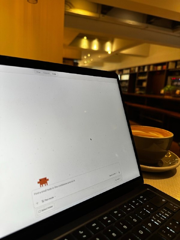 不到半年时间，从Chat first 到Code first，许多人的工作的界面、习惯和打开方式已经彻底转变；Agents 悄然推动世界进入通用智能时代，并一步步接管我们的计算机和互联网