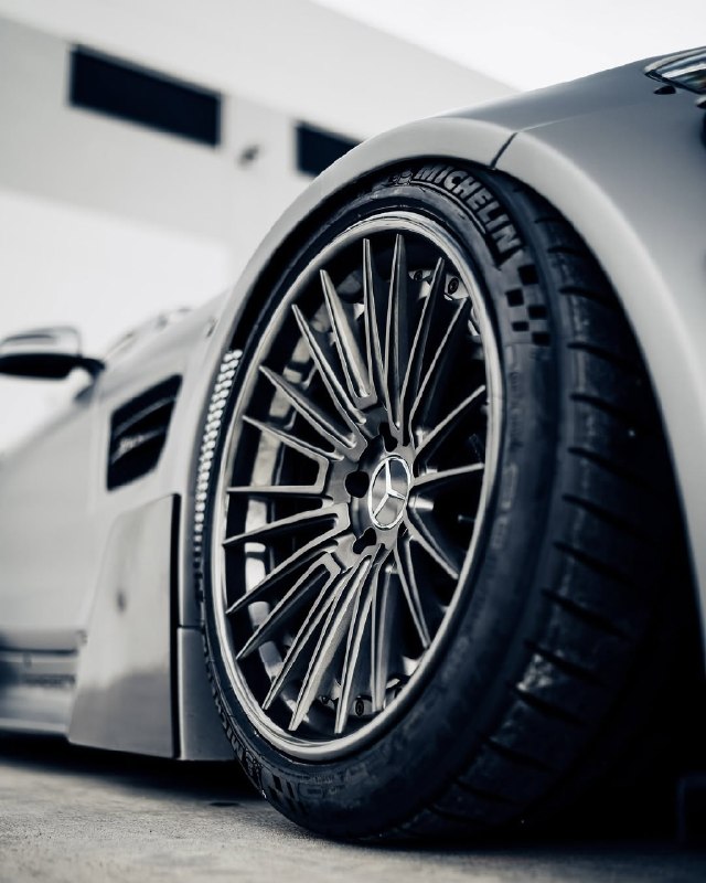 Mercedes-Benz AMG GT 2