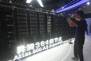华为发布新的人工智能芯片技术，欲与英伟达一较高下Huawei Unveils New AI Chip Tech to Rival Nvidia (www.bloomberg.com)11:35via Buzzing