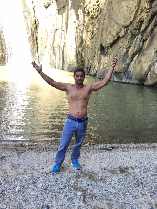 把世界輕輕放入詩中, 我在人間低吟