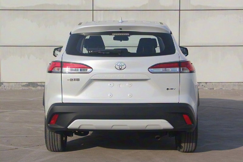 Обновлённая Toyota Corolla Cross добралась до Китая 3