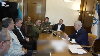 פגישה ביטחונית בין יאהו למספר שרי ממשלה ישראליים התקיימה על רקע המבצע ההרואי ליד שכם הבוקר.
