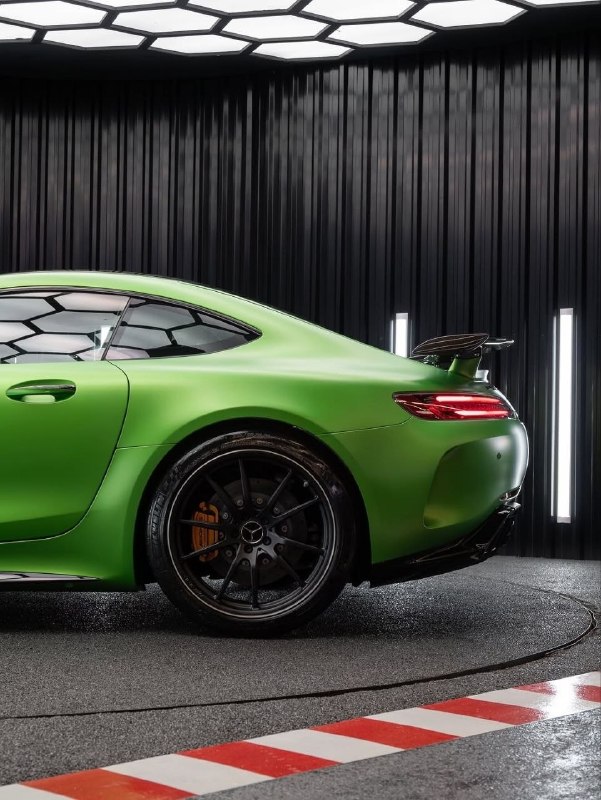 Mercedes Benz AMG GT R 1