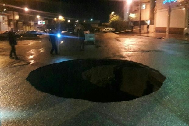 دیده بان ایران: 🔴 زمین در خیابان نشاط اصفهان فرونشست؛ بررسی تأثیر حفاری مترو🔹️ مدیرکل مدیریت بحران‌ استانداری اصفهان از اعمال محدودیت تر