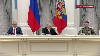 Putin forderte verstärkte Streiks auf ukrainische Infrastruktur und sagte, Russland wird die Angriffe verstärken, um die Ukraine von der Vergeltung gegen russische Ziele zu entmutigen. Er sagte, Moskau muss „properly“ antworten und den Druck auf die feindliche Infrastruktur erhöhen.