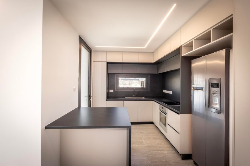 Brand new 2-bed apartment with large veranda in central Larnaca photo 3