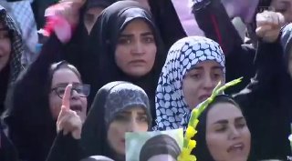 אל-נח'יל ניוז: המונים בטהרן קוראים לנקום את מות חמינאי ההרוג