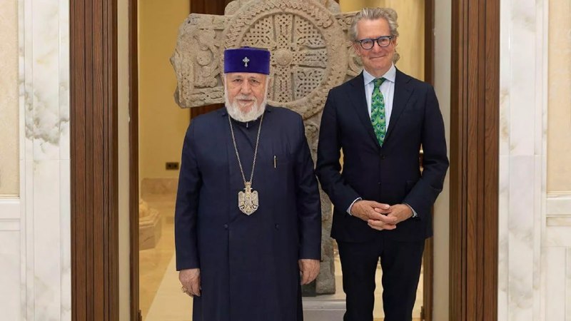 הקתולים של כל הארמנים ונציג אוניברסיטת אוקספורד דנו בהגנה על זכויותיהם של עקורים פנימיים מנגורנו קרבאך ובשי…